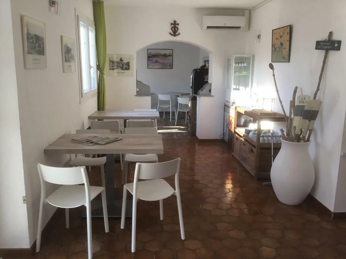 Hotel Le Fangassier à Les Les Saintes-Maries-de-la-Mer 2*,