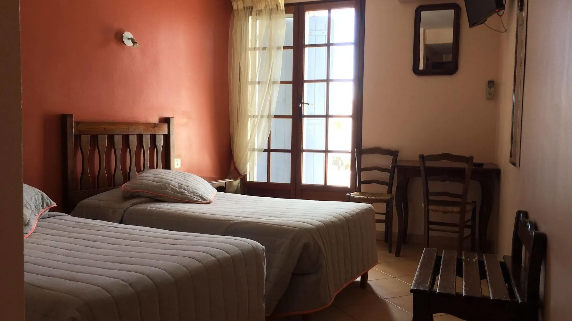 Le Fangassier Hotel Saintes-Maries-de-la-Mer 2*,